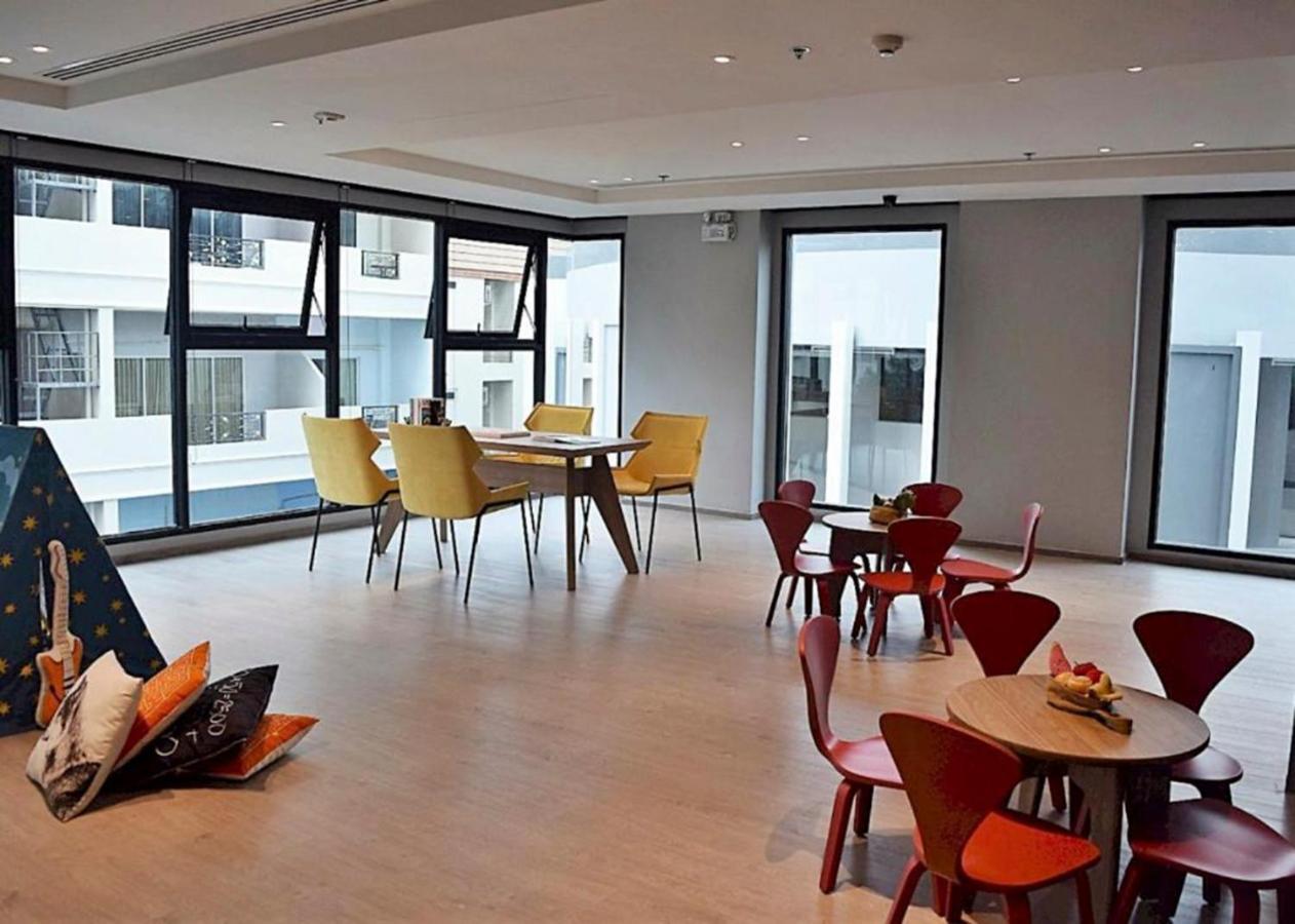 The Base Infinity Apartment Pattaya Exterior photo