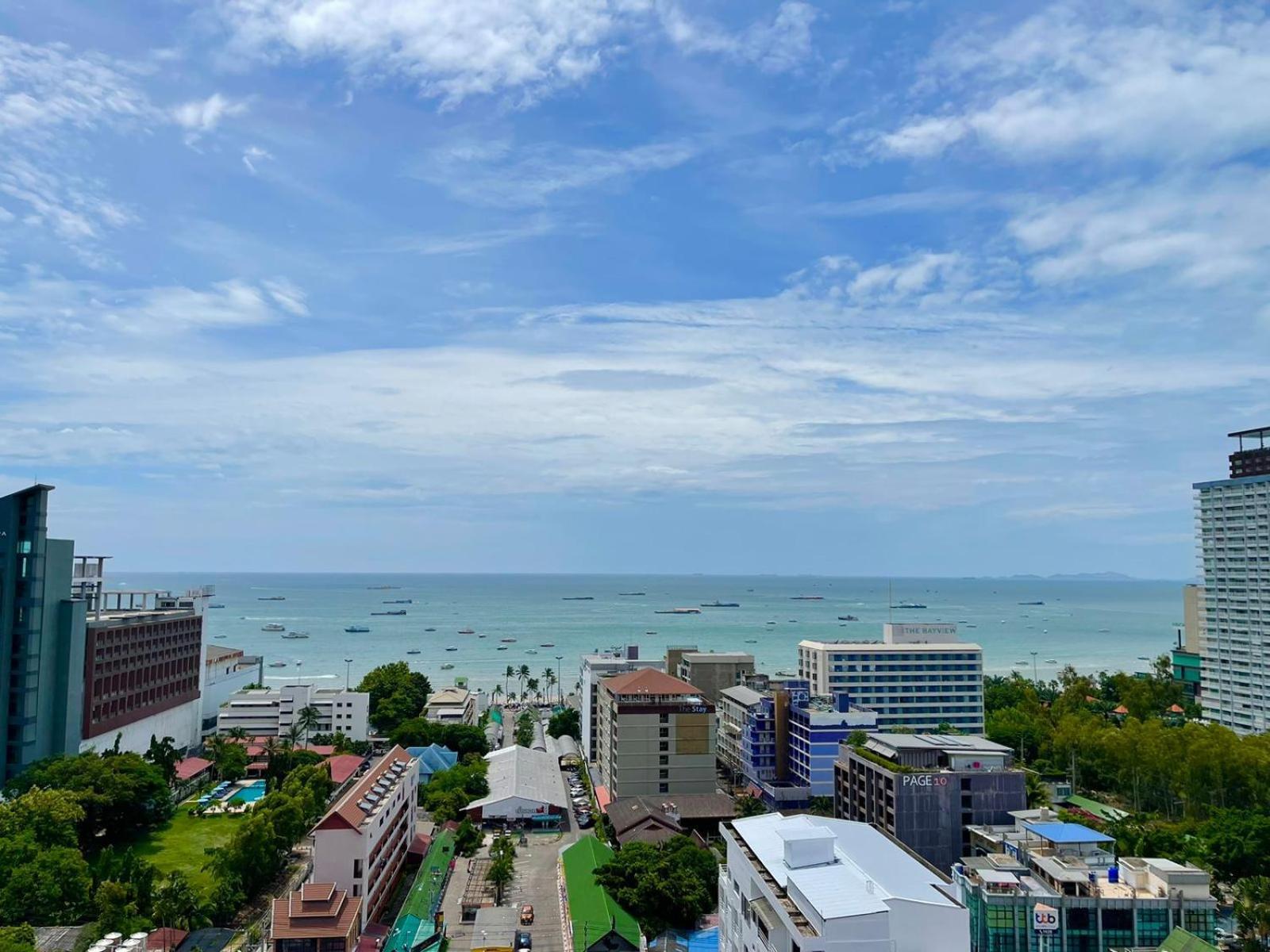 The Base Infinity Apartment Pattaya Exterior photo