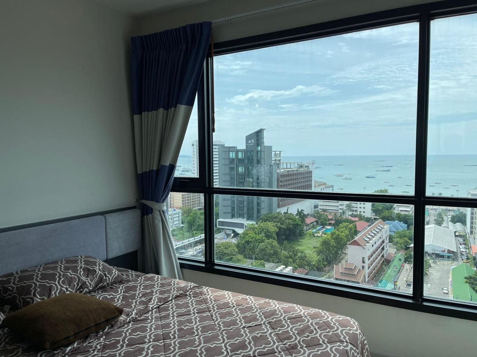 The Base Infinity Apartment Pattaya Exterior photo