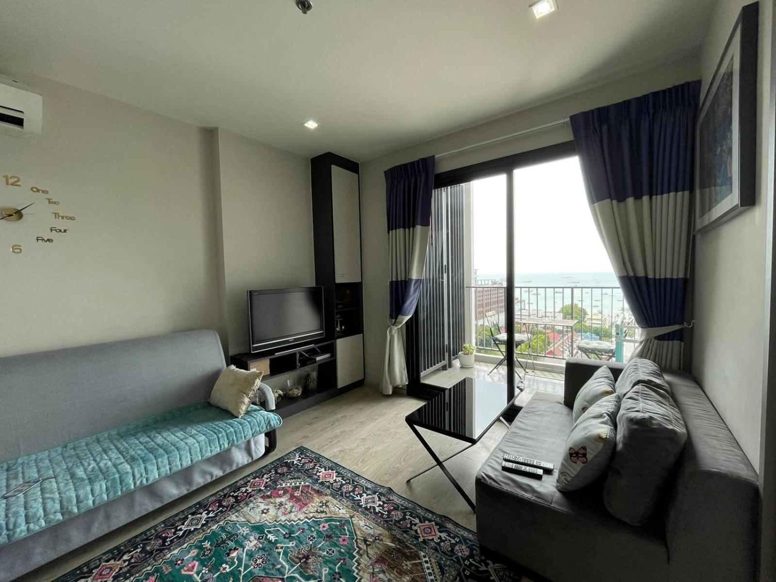 The Base Infinity Apartment Pattaya Exterior photo