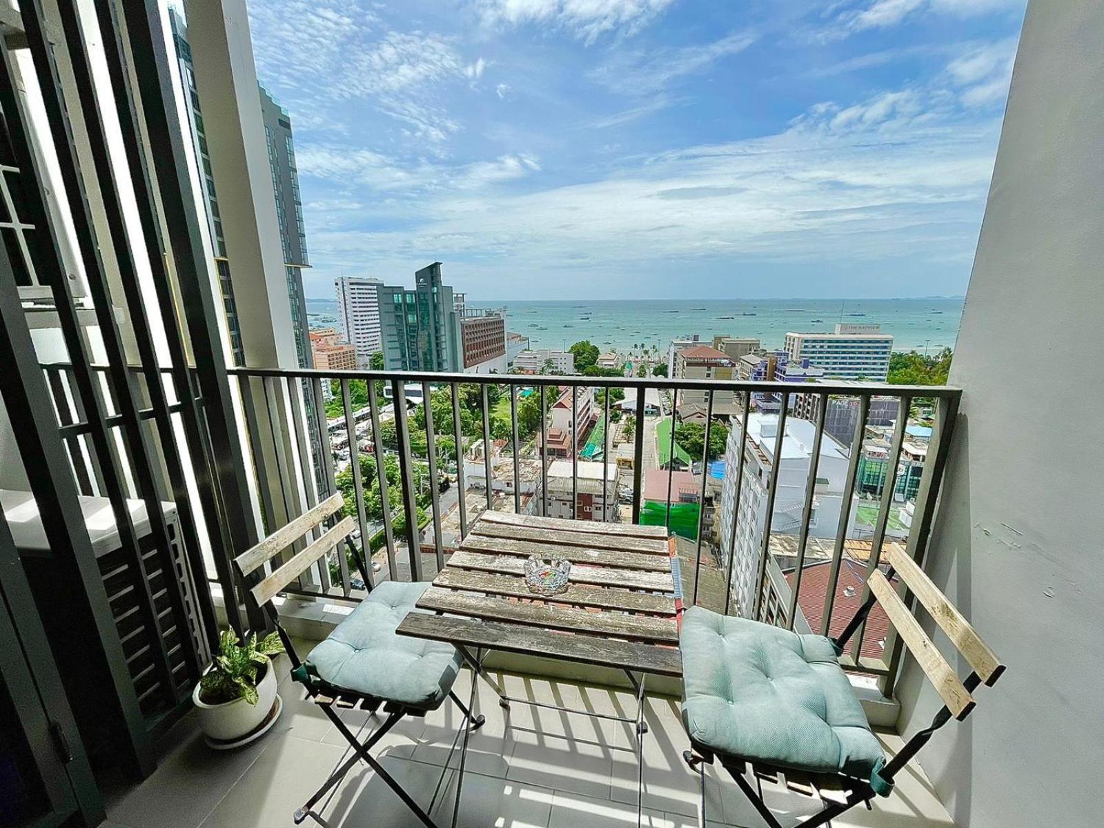 The Base Infinity Apartment Pattaya Exterior photo